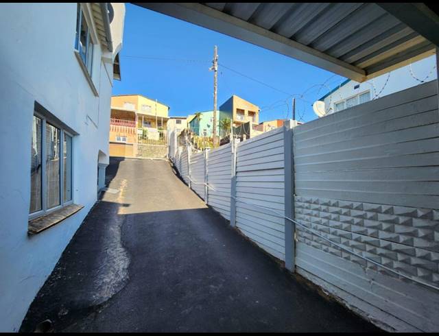 5 BEDROOM HOUSE FOR SALE IN MONTFORD